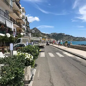  Casa vacanze House In Lungomare Tysandros Italia